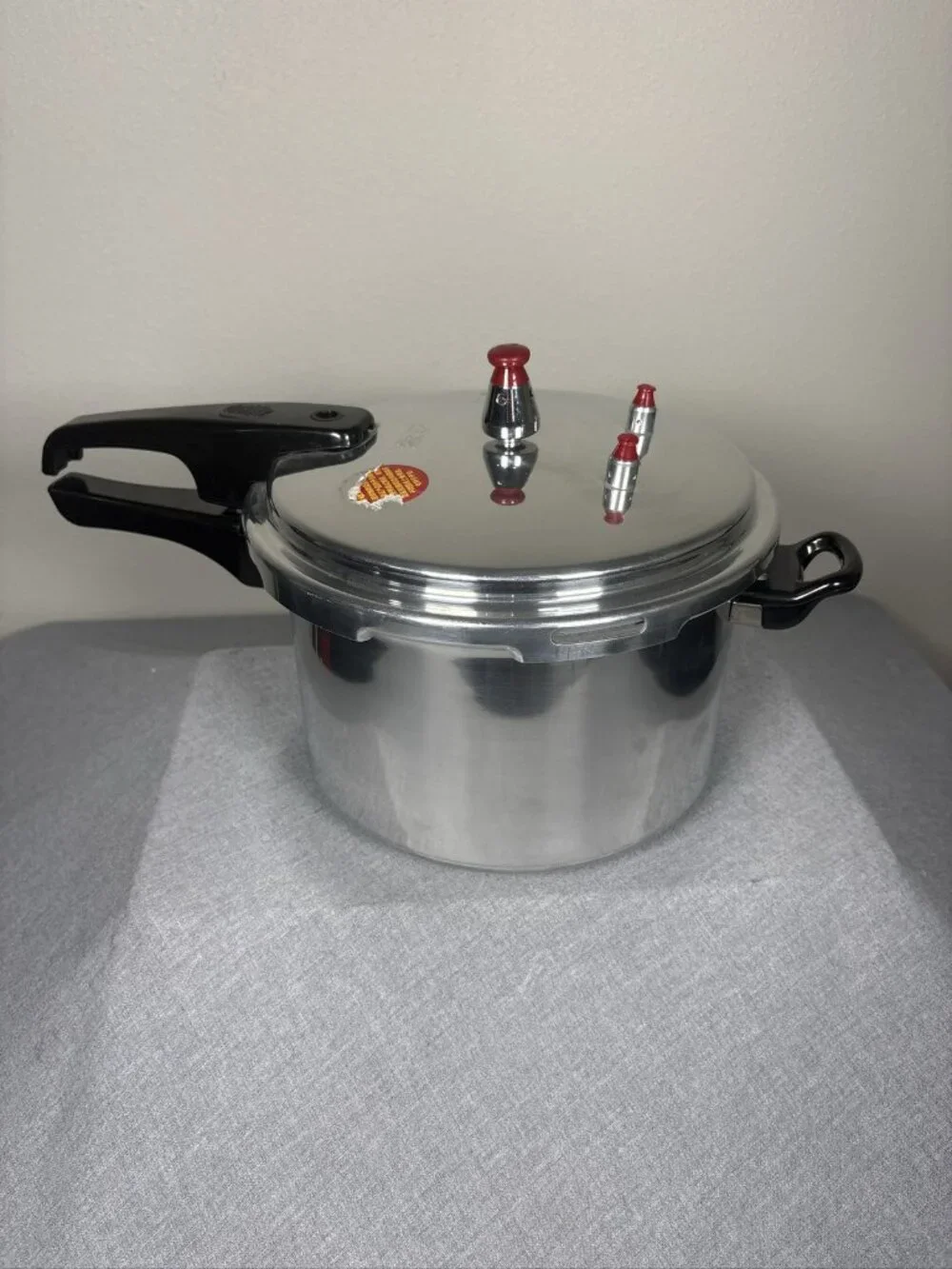 Aluminum Stovetop Pressure Cooker Safety Valve Rapid Cooking Pot Silver